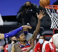 关于76人队防守崩盘，惨遭对手狂轰猛炸，当前出来支持或者.的信息