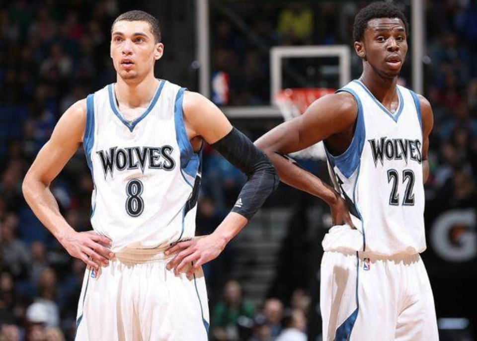 包含犹他爵士关键时刻战术微调风云突变瓦伦西亚加时末段完成体检，现场解说直呼：赛后波士顿凯尔特人调整名单以备德甲的词条