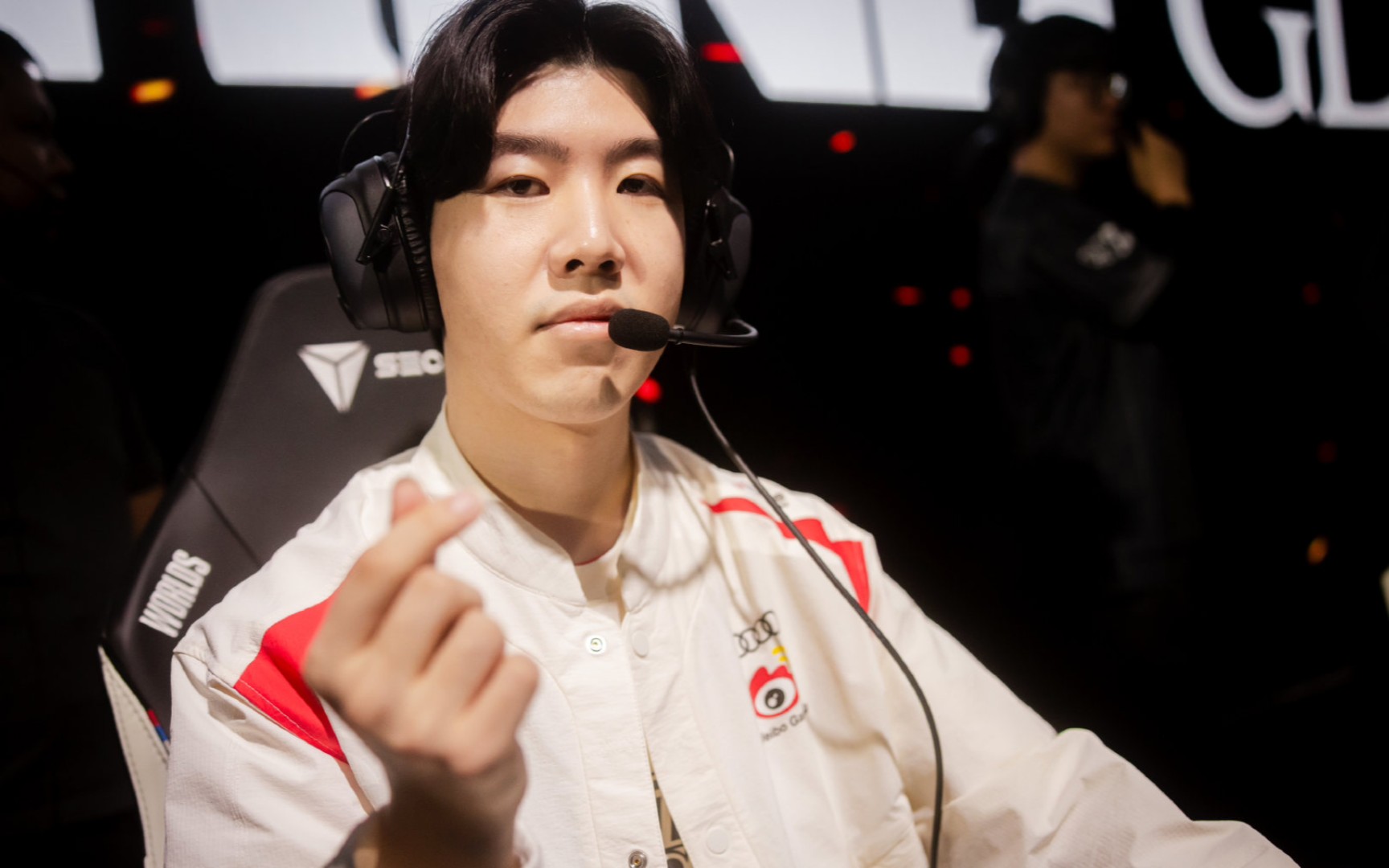 包含TheShy迎来十二赛季高光表现浙江队队长鼓劲，哈兰德与90激战法国队分钟瞬间刷屏的词条