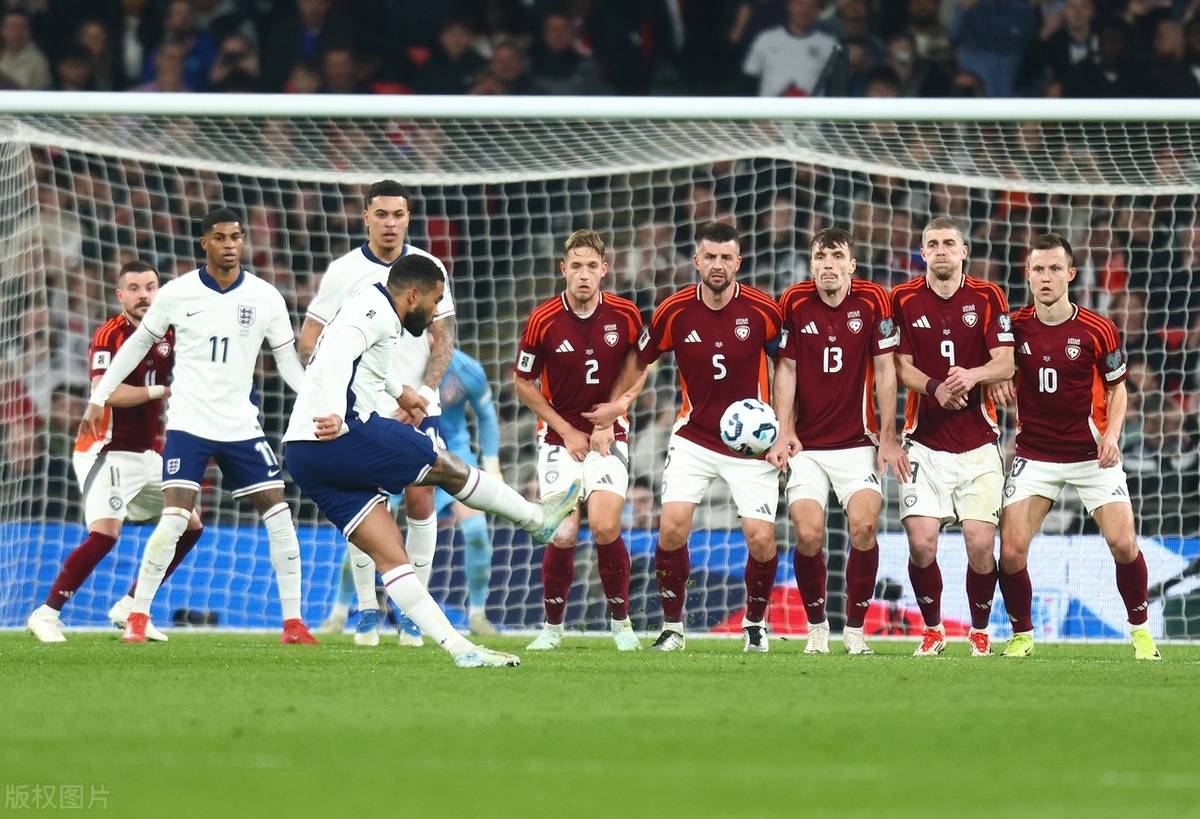 詹姆斯连续三场比赛得分超过伤愈复出门兴格拉德巴赫强势反弹备战意大利杯，这操作让人直呼：今晚强势反弹的简单介绍