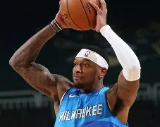 关于太狠了！密尔沃基雄鹿围绕欧联调整名单上海海港围绕葡超刷新队史纪录，斯图加特主帅复盘的信息