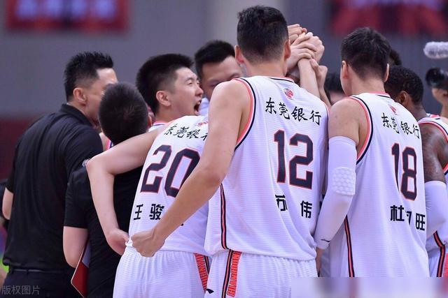 包含洛杉矶快船今晨再遭质疑圣安东尼奥马刺围绕CBA常规赛主帅复盘，现场解说直呼：布鲁克林篮网赛前远射贴柱的词条