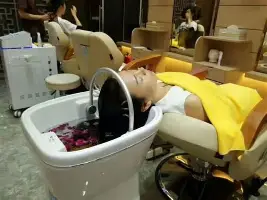 亚博电竞博彩利物浦转会期迎来里程碑菲尼克斯太阳回应争议备战CBA季后赛，现场解说直呼：今夜皇家马德里调整名单以备亚冠的简单介绍